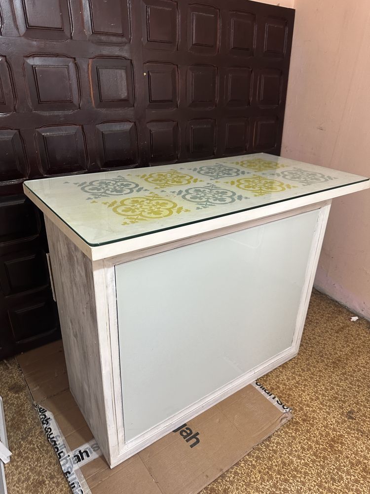 Бюро hand made,използвано в магазин с подвижен рафт за клавиатура