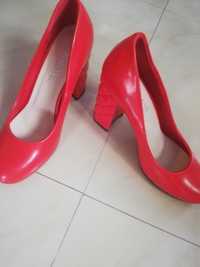 Обувки на ток - червени