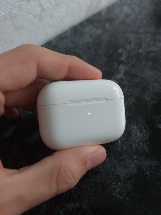 Продам Apple AirPods Pro (1 поколения)