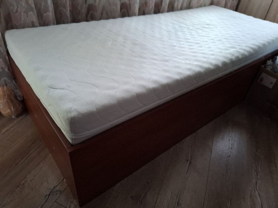 Единично легло с матрак