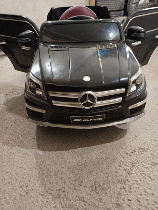 Акумулаторна кола Mercedes ML 63 AMG 12 V с меки гуми