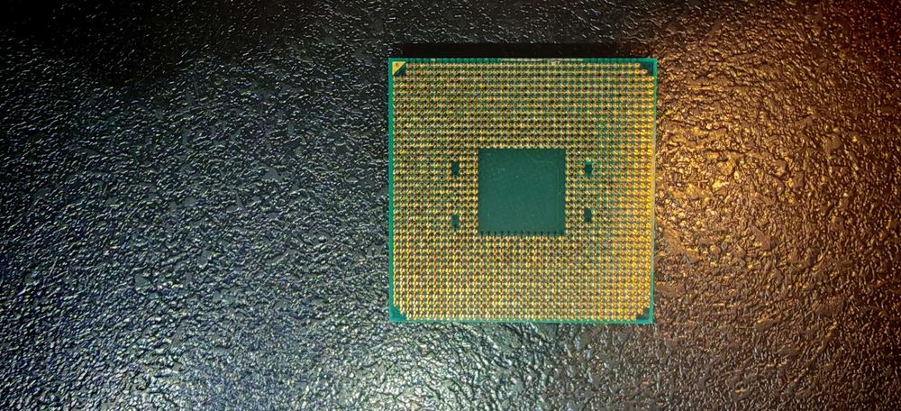 Продавам Перфектен Процесор s.AM4 Ryzen 5 2600X 6/12 Cores + New BOX