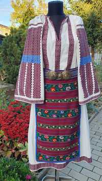 Costum popular (ie/camasa cu poale, fote/catrinte/sorturi/zadii)