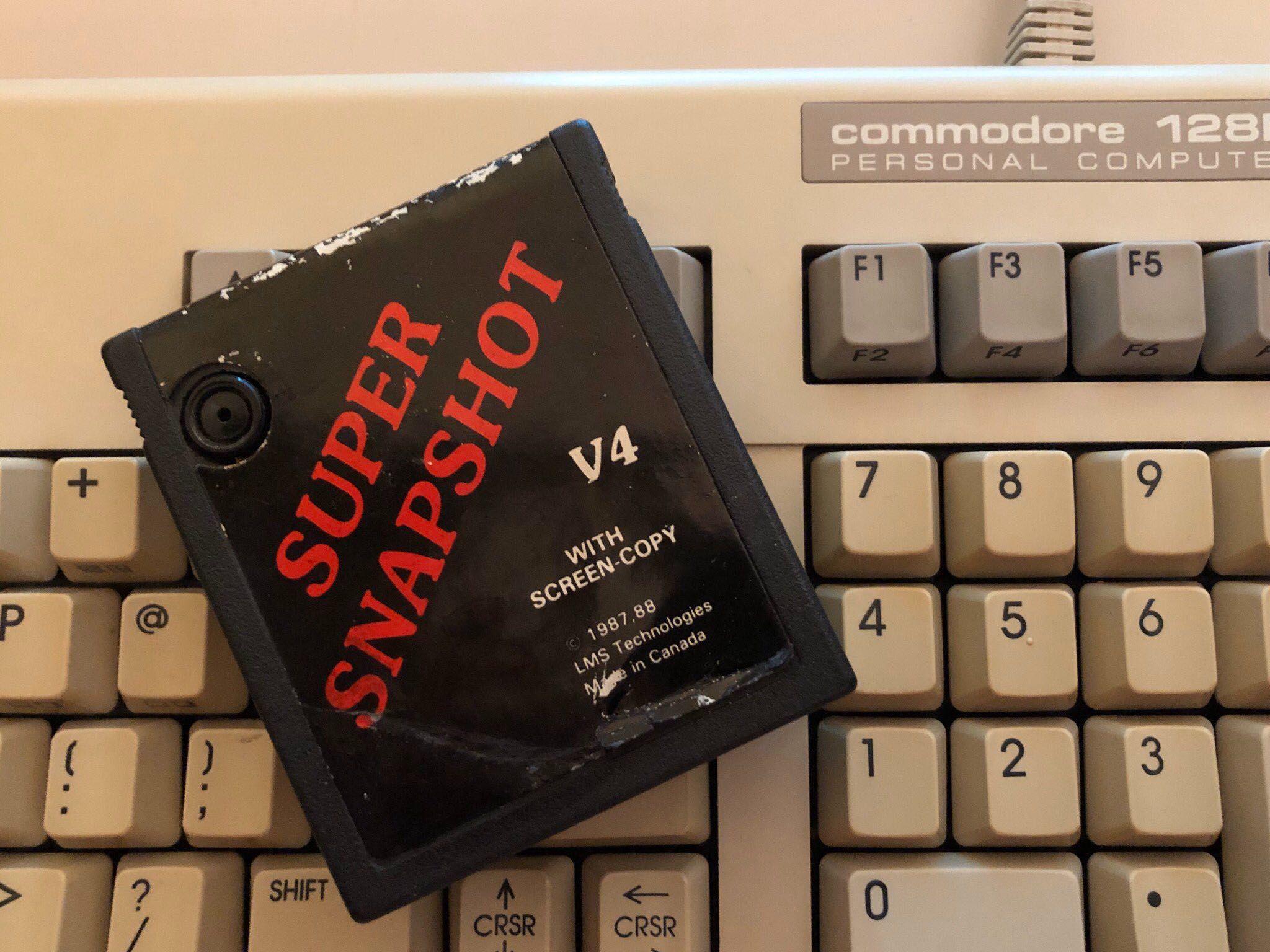 Super Snapshot V4 cartridge - pentru Commodore 64 sau 128