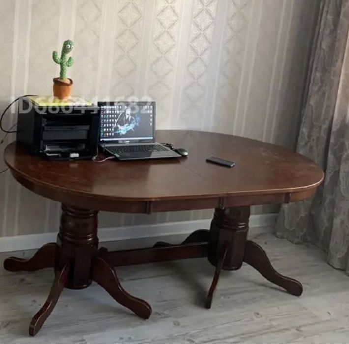 Стол раздвижной.
