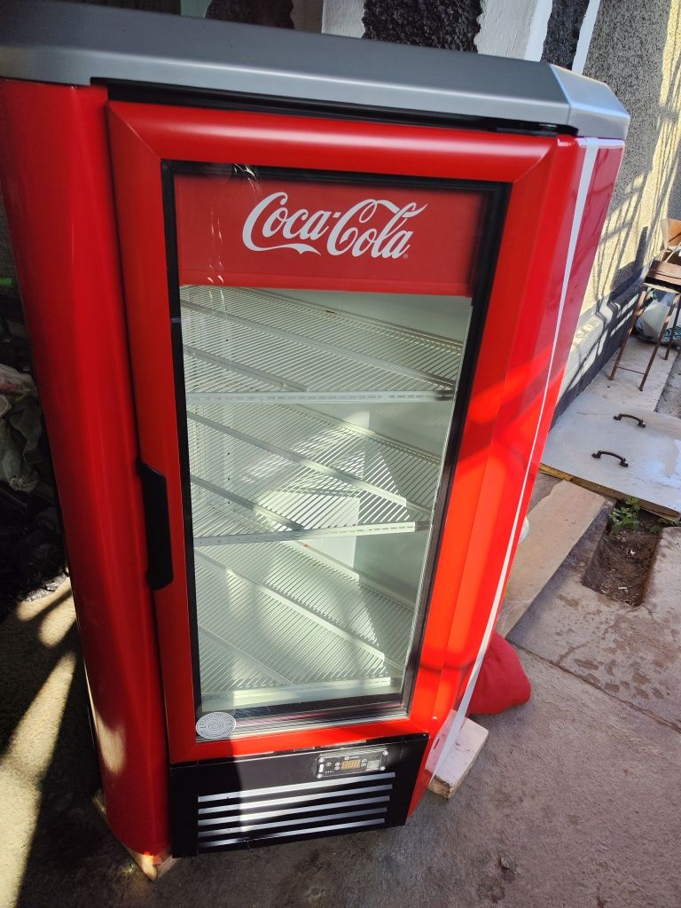 Холодильник Coca-Cola