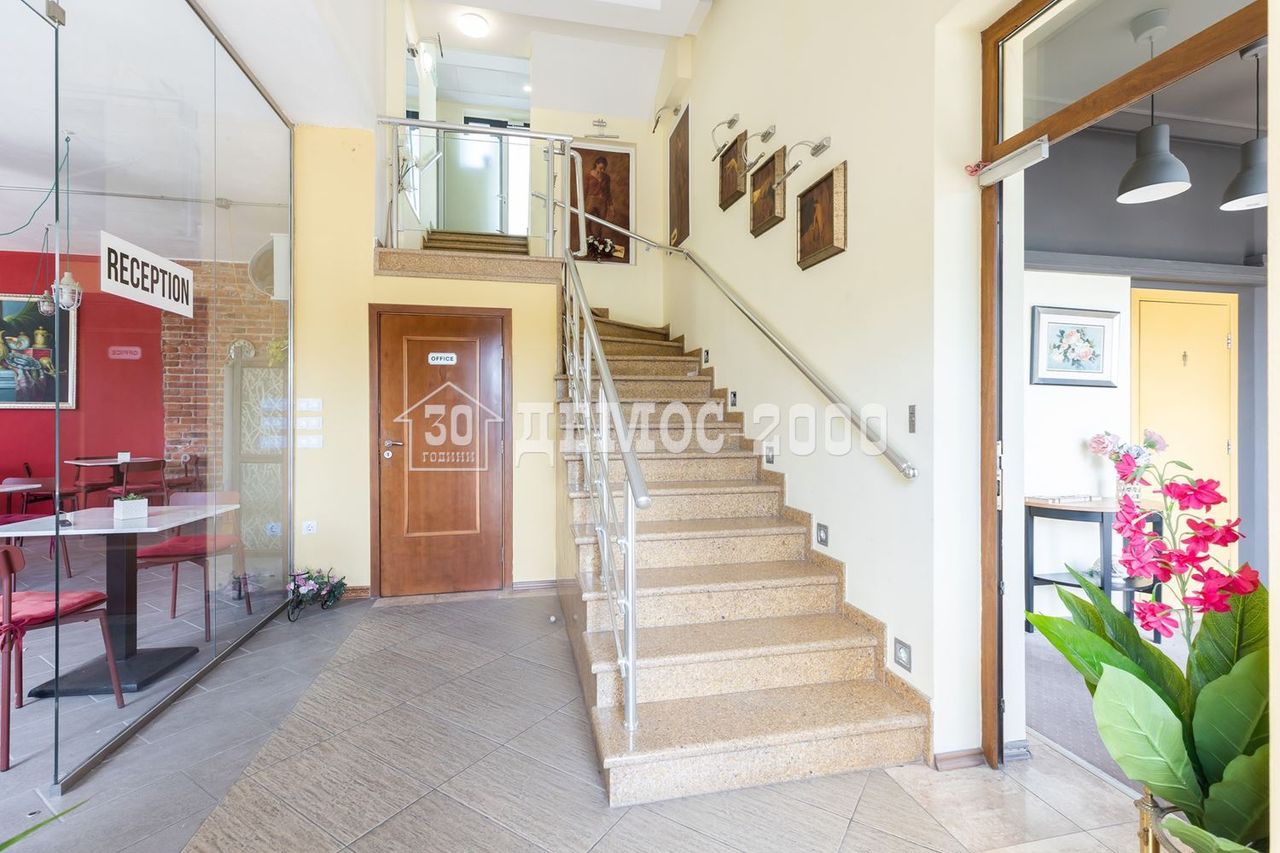 Дава се под наем Хотел в Варна, м-т Траката - 680 кв.м за 2000 € - Снимка #3