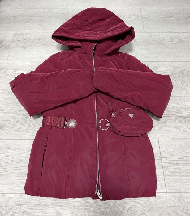 Дамско зимно яке на Guess