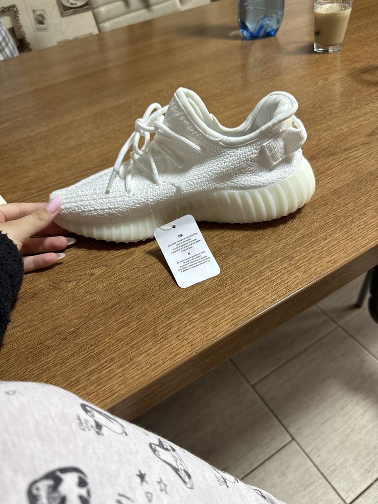 Yeezy 350 alb noi