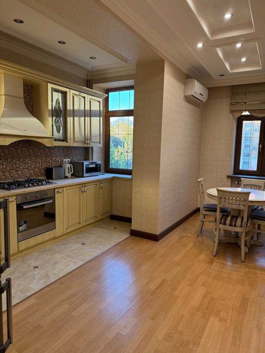 Фидокор ул.(быв.Чехова) над кафе "Бон" Габус м-в Гаспитальный 118 кв.м