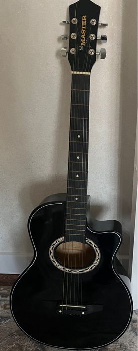 Продам срочно акустическую гитару