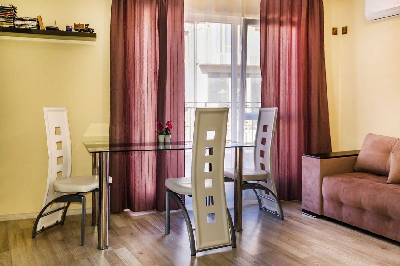 Продава се Тристаен апартамент в Несебър - 87 кв.м за 1400 €/кв.м - Снимка #1