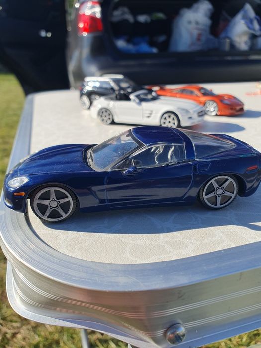 Vand machete mașini scara 1/43