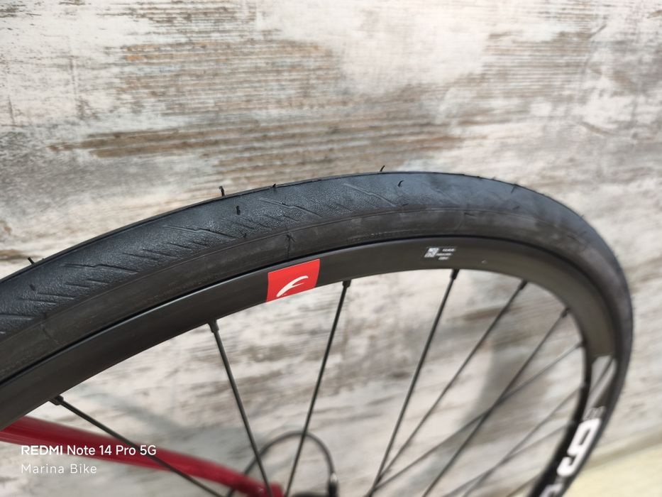 НОВ алуминиев шосеен велосипед Ridley Fenix SLA Disc 105 12 Fulcrum