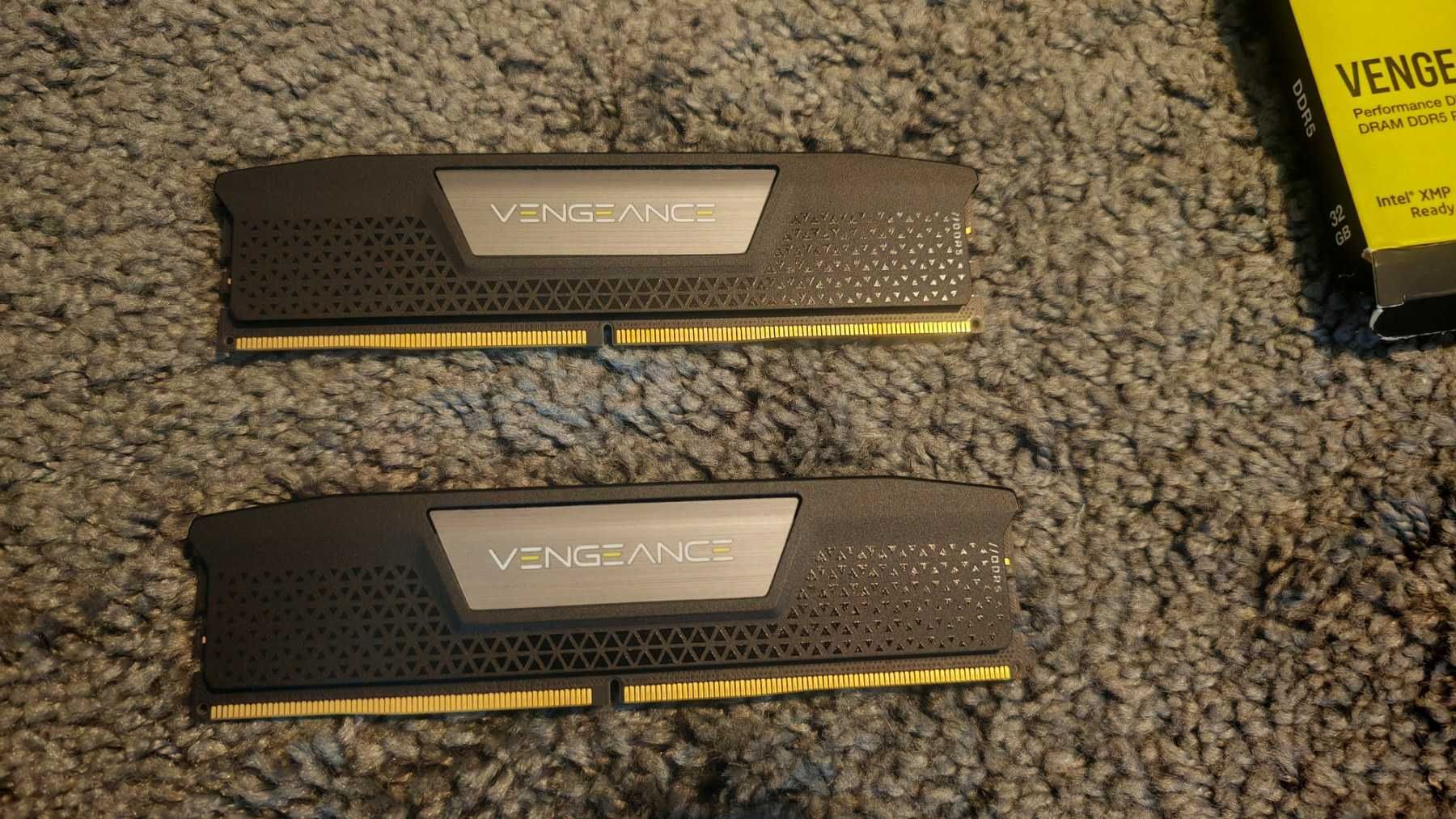 Рам памет Corsair VENGEANCE 32GB (2x16GB) DDR5 6000MHz