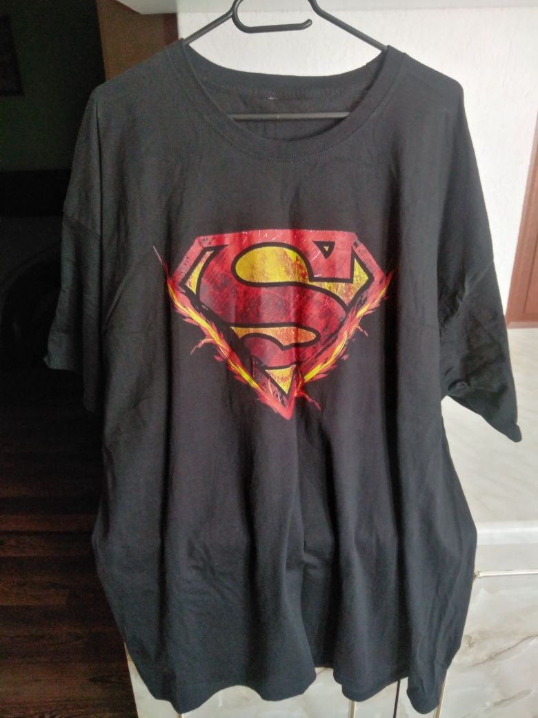 Мъжка тениска с емблемата на SUPERMAN/ размер XXL /гр. обиколка 134 см