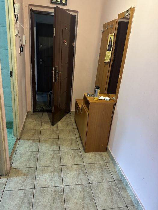 Inchiriez garsoniera brazda