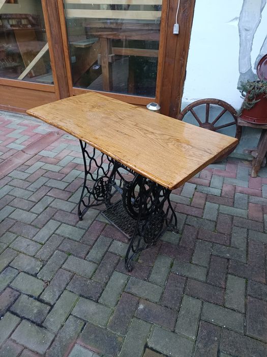 Masa de toaleta , lavoar baie , birou  din mașină de cusut