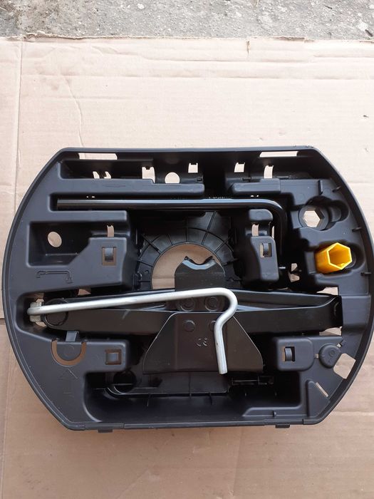 Cric,cheie de roti PEUGEOT 5008, 3008, 2008, CITROEN DS7