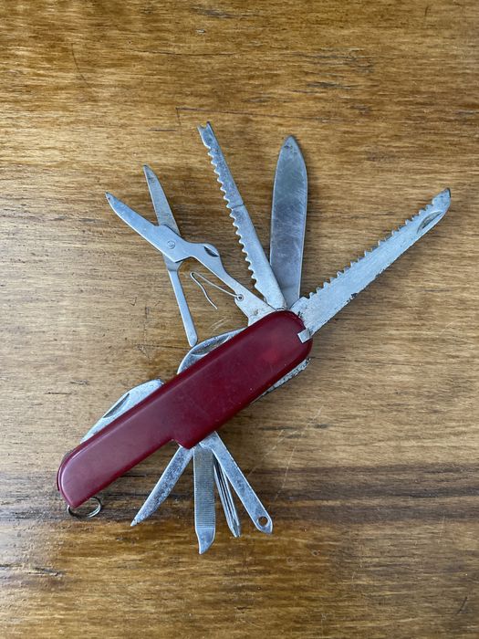 Suport pt. ustensile semineu sau umbrele ;Briceag multifuncțional