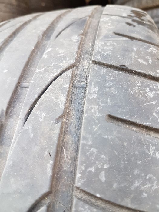 2 бр. летни гуми 235/55/17 Bridgestone DOT 2912 4 mm