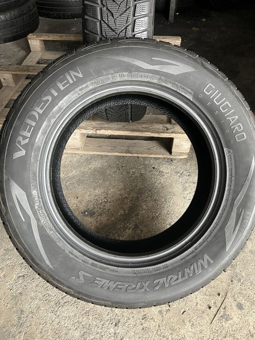 2 anvelope de iarna noi 215/60/16 Vredestein!