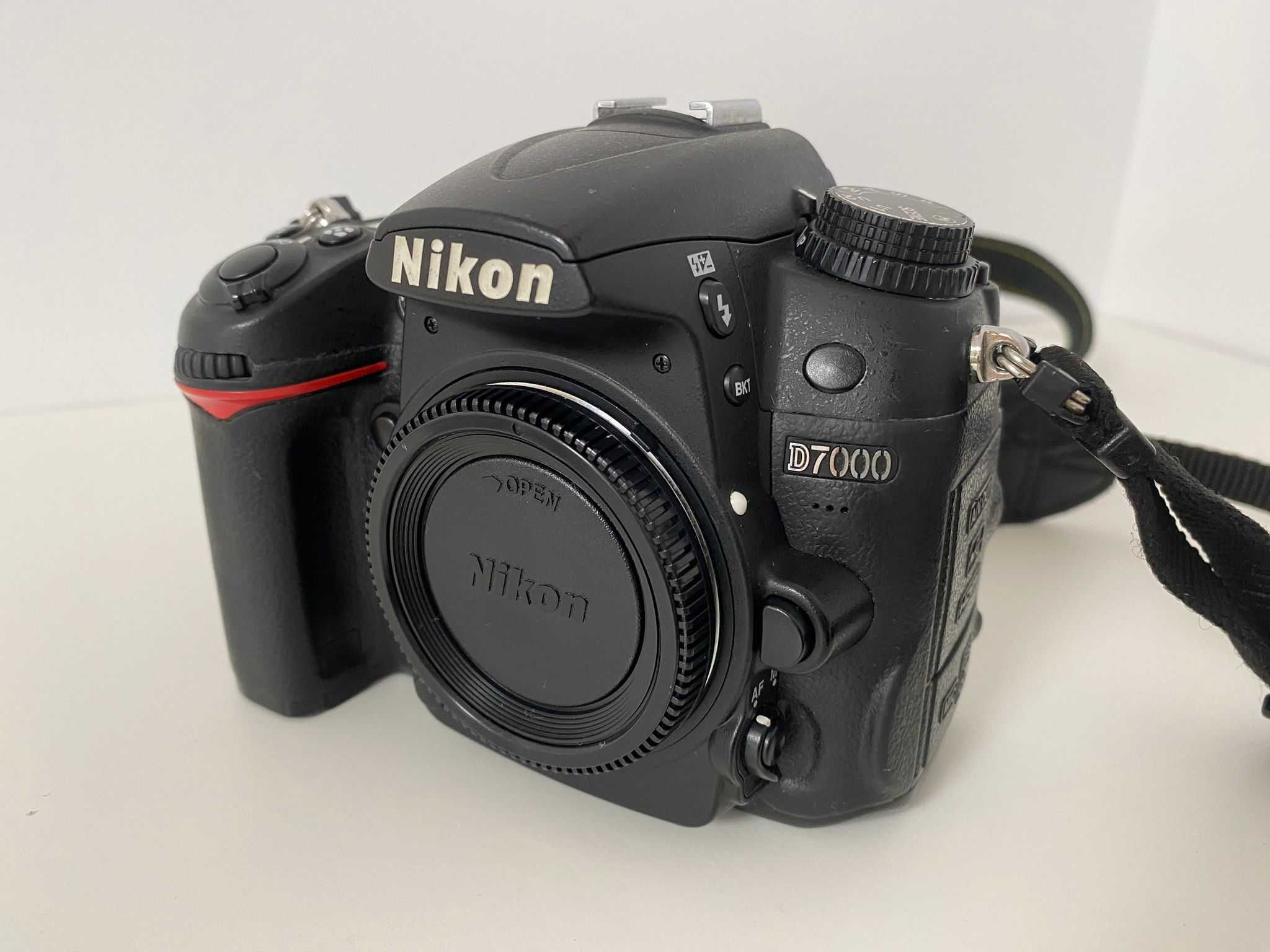 Nikon d7000 (Dx)+grip-(72.381 cadre)+Nikkor 18-55 vr2