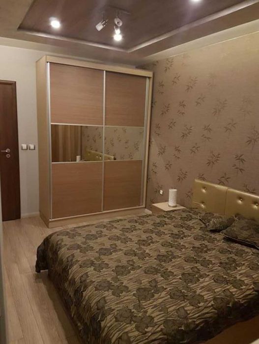 Двустаен апартамент в Зона Б-19