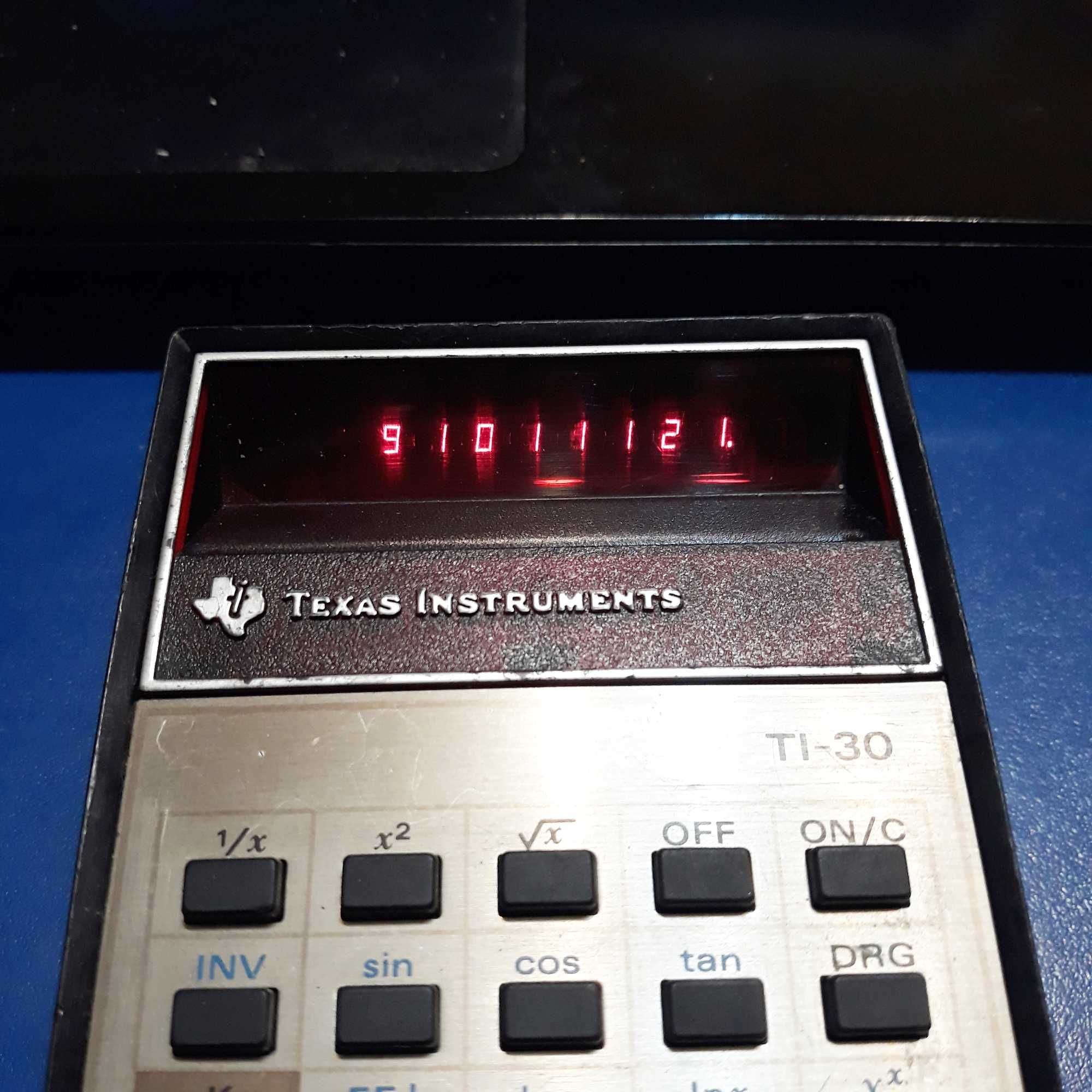 Calculator Texas Insruments   T I  - 3O