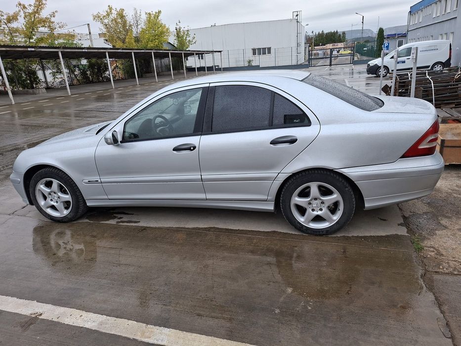 Vând mercedes benz C 200