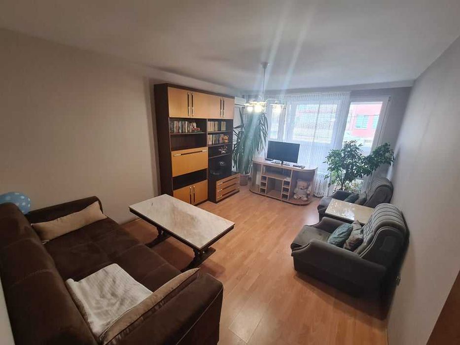 Дава се под наем Двустаен апартамент в Бургас, Славейков - 62 кв.м за 357 € - Снимка #2