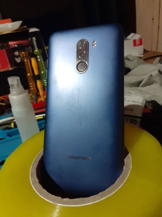 Vand Pocophone f1 de piese