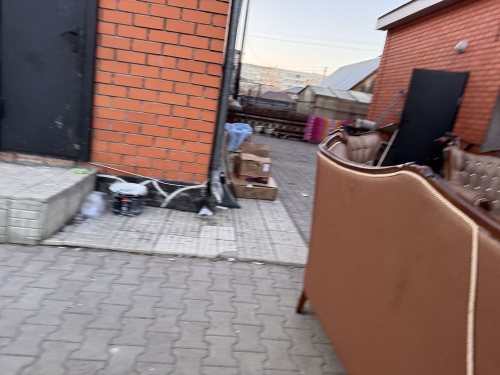 Продам диван и два кресла