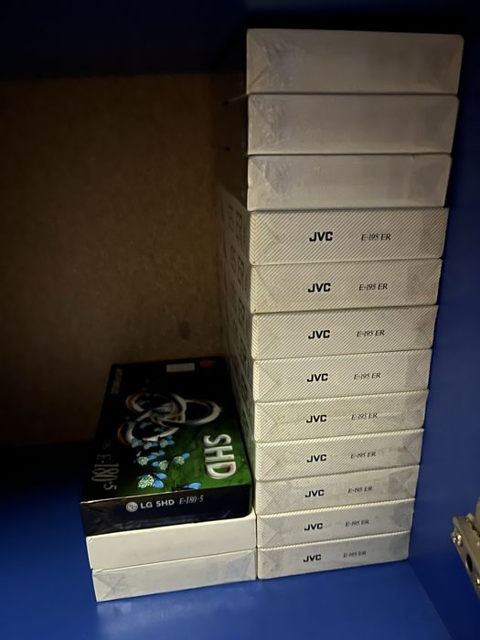 Peste 500 de casete video, filme, emisiuni tv, petreceri, Romania