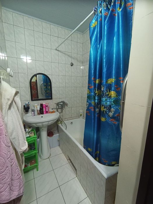 Продаётся Галерейка Юнусабад 18 квартал 2в3/2/4 два балкона