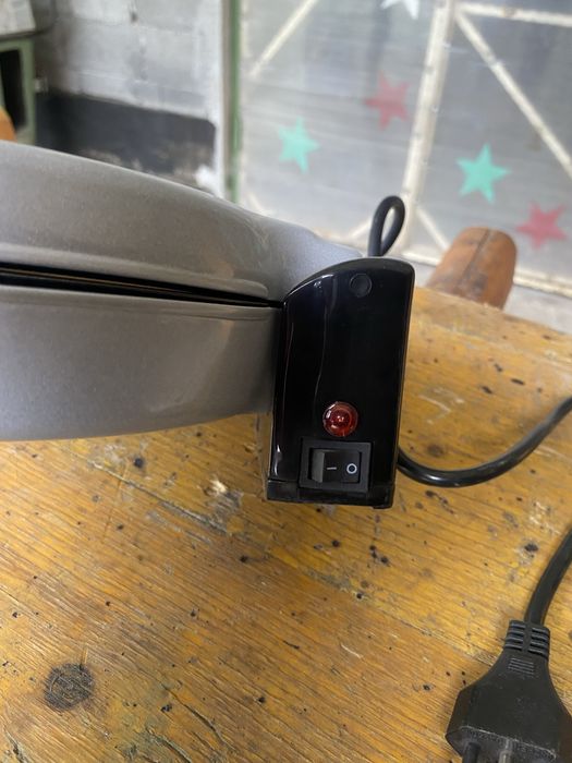 Aparat electric pentru lipii, turte sau clătite – nefolosit