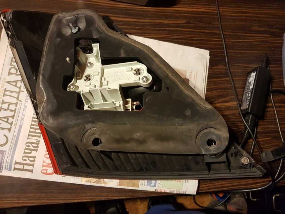 Заден десен ориг.стоп за  Мерцедес 320 S 2006г-леко счупен работи