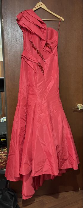 Вечернее платье со шлейфом