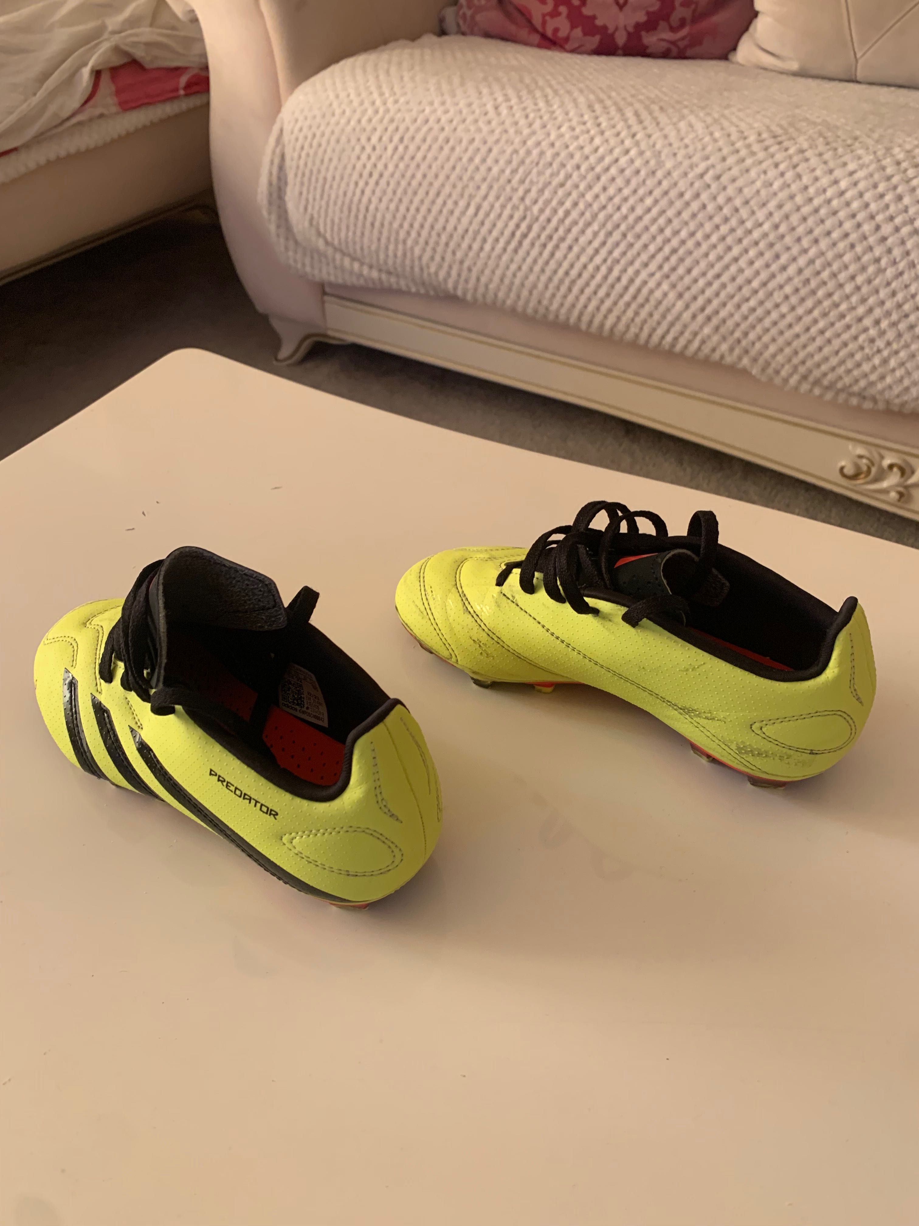Оригинални детски бутонки Adidas Predator, 32 номер