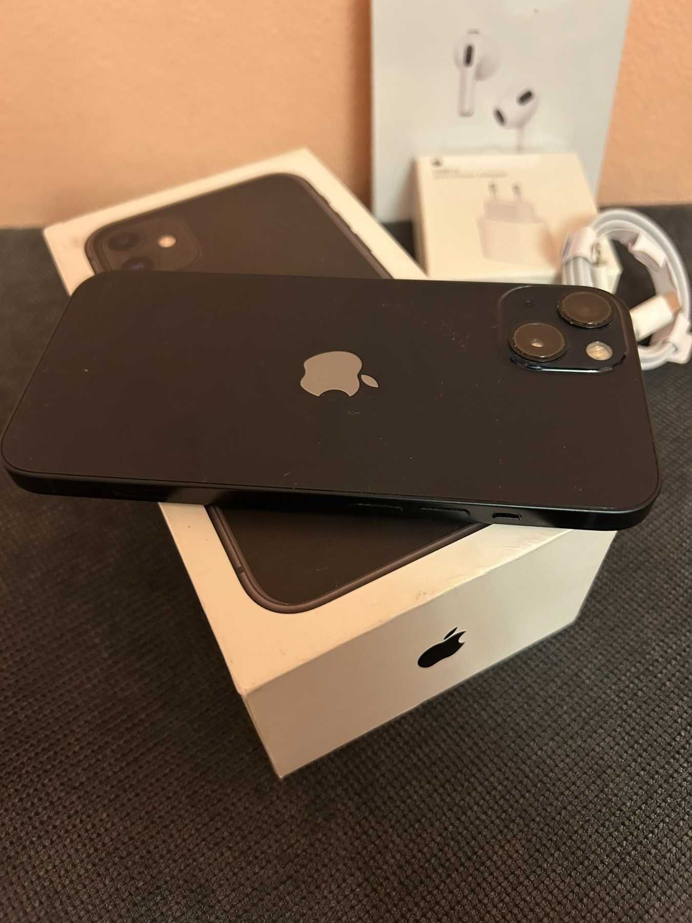 Iphone 13Перфектен +  Airpods 3gen Комплект