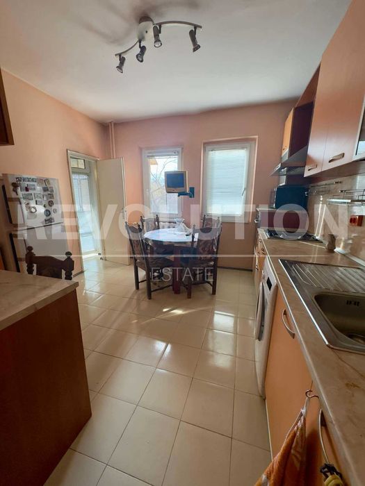 Продава се Тристаен апартамент в Пловдив, Тракия - 86 кв.м за 1489 €/кв.м - Снимка #1