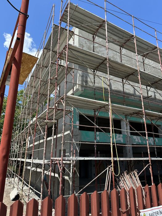 Schela metalica de inchiriat