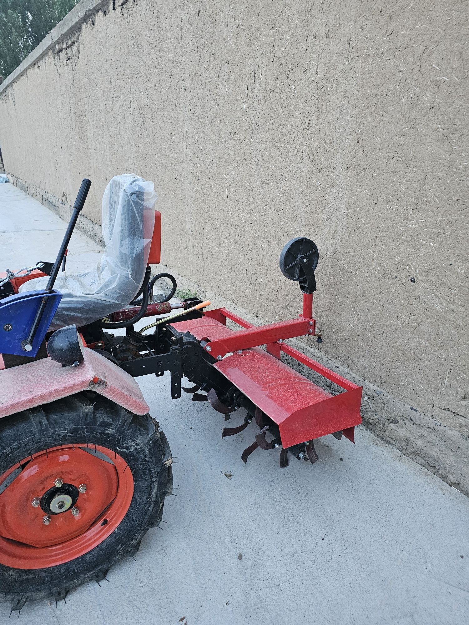 Mini traktor 11.05