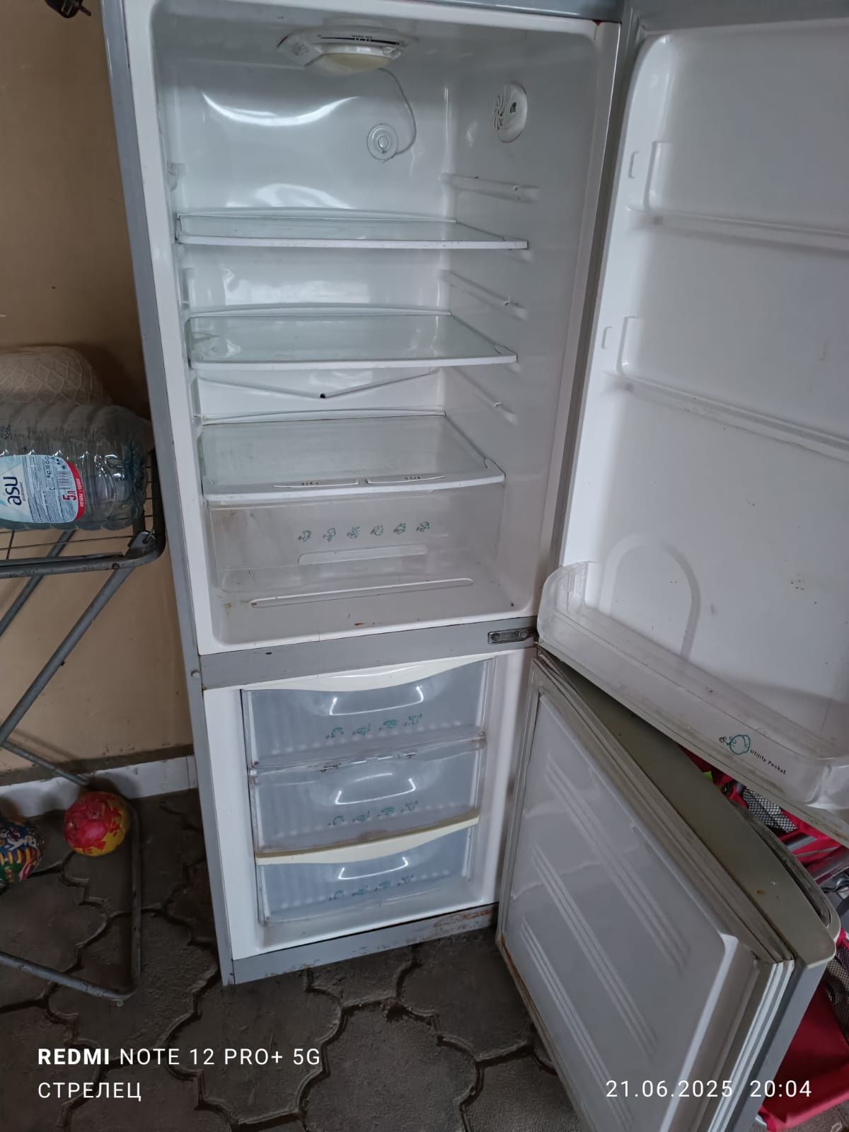 Продам холодильник