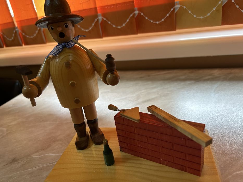 Макс зидарят / пушещ майстор дърво Германия