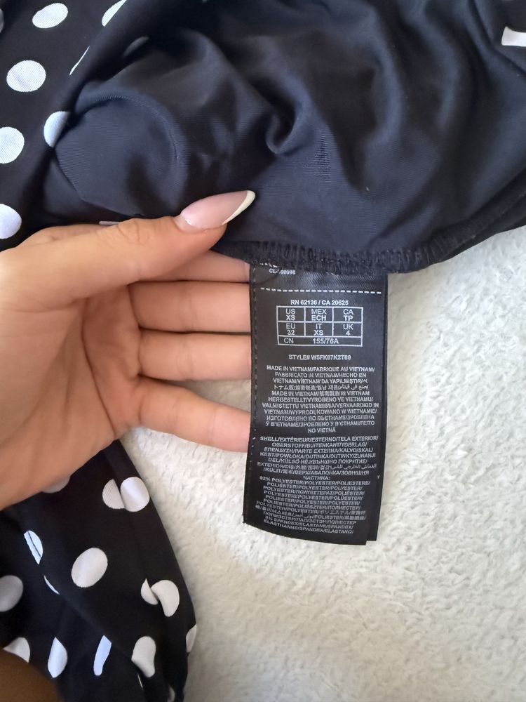 Guess рокля на бели точки