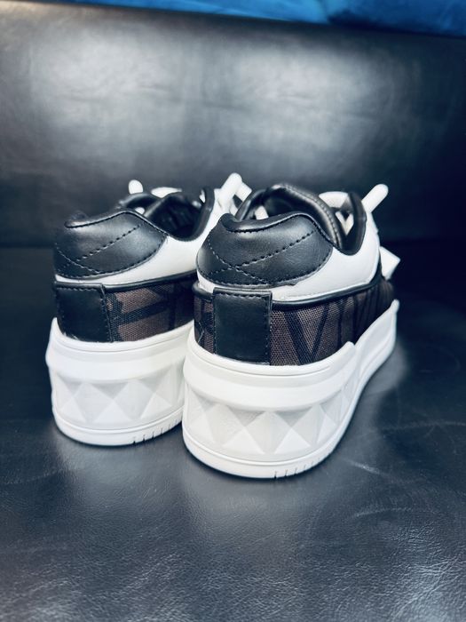 Valentino Garavani One Stud Premium unisex