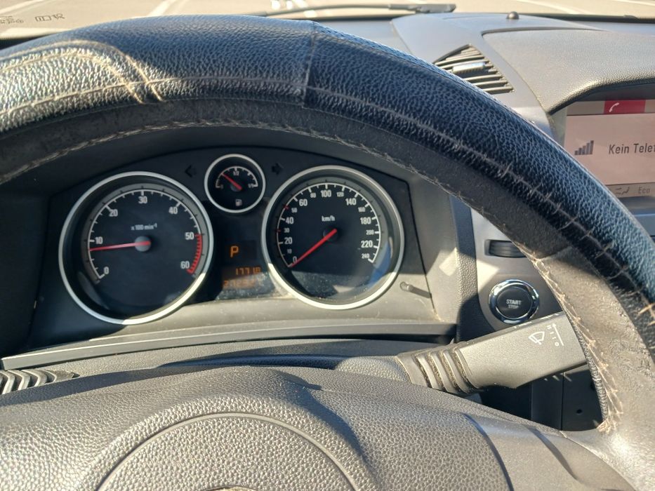 Vând Opel Zafira