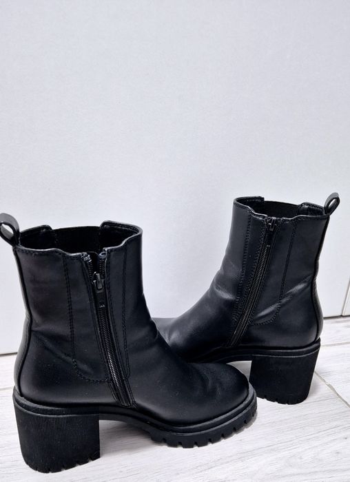 Vând Ghete dama la SuperOferta