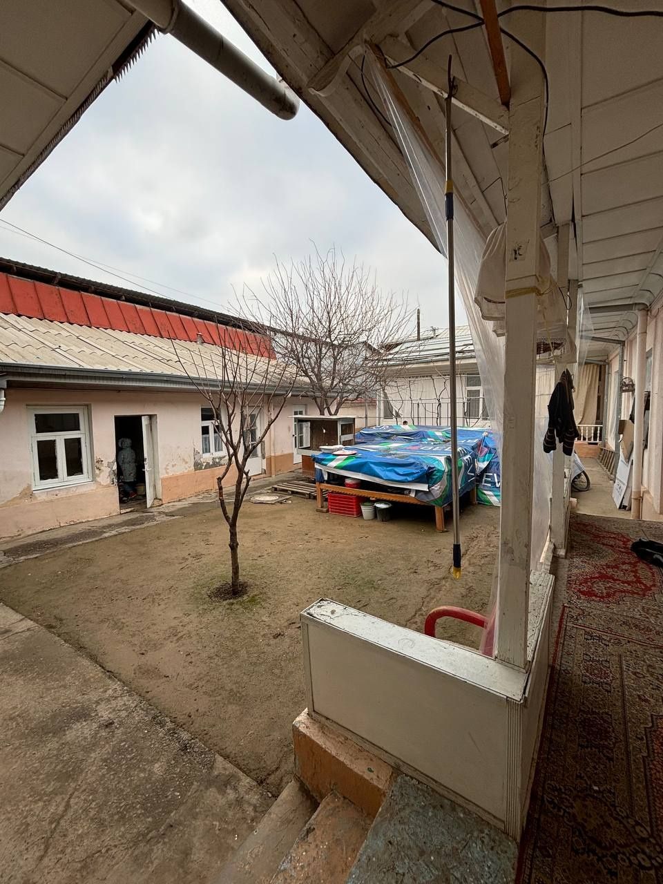 Hovli sotiladi,4.5sotix,turt burchak hovli,qazimahalla
